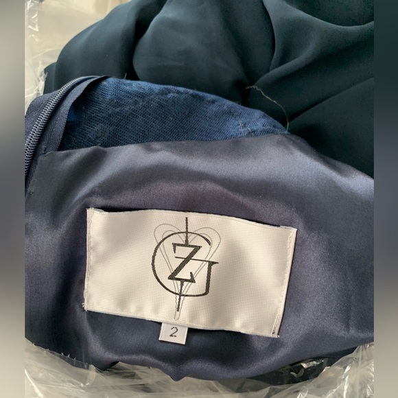 NWT Beautiful V-Neck Embroidered Bodice Chiffon Prom Dress Long Gown, Navy, Sz 4 - Picture 11 of 12